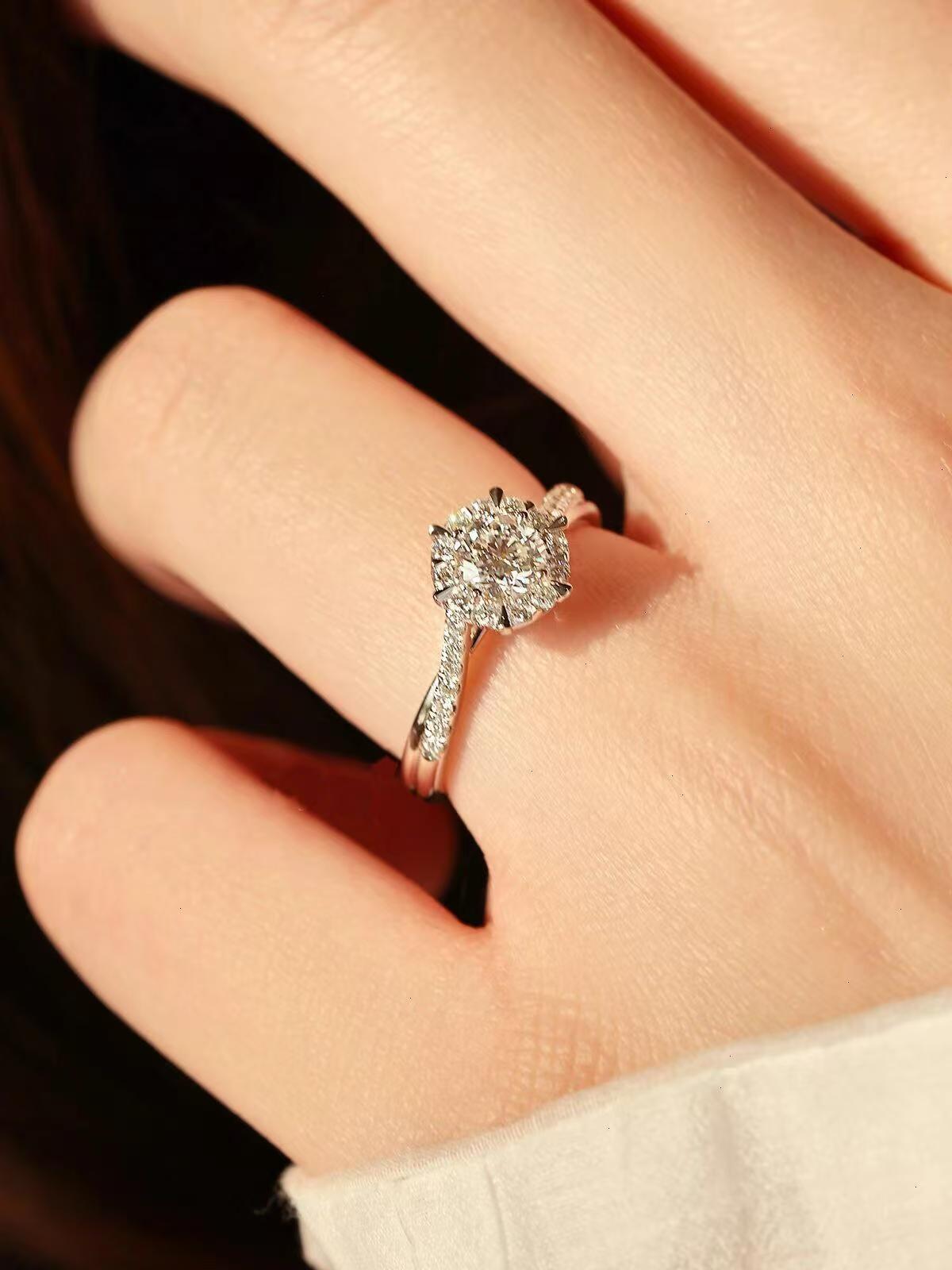 Moissanite Lumière Halo Ring | Ring | Moissanite & 18k Gold – Lunari Jewellery