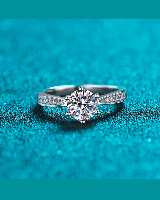 Moissanite Everlight Ring | Ring | Moissanite & 18k Gold β Lunari Jewellery