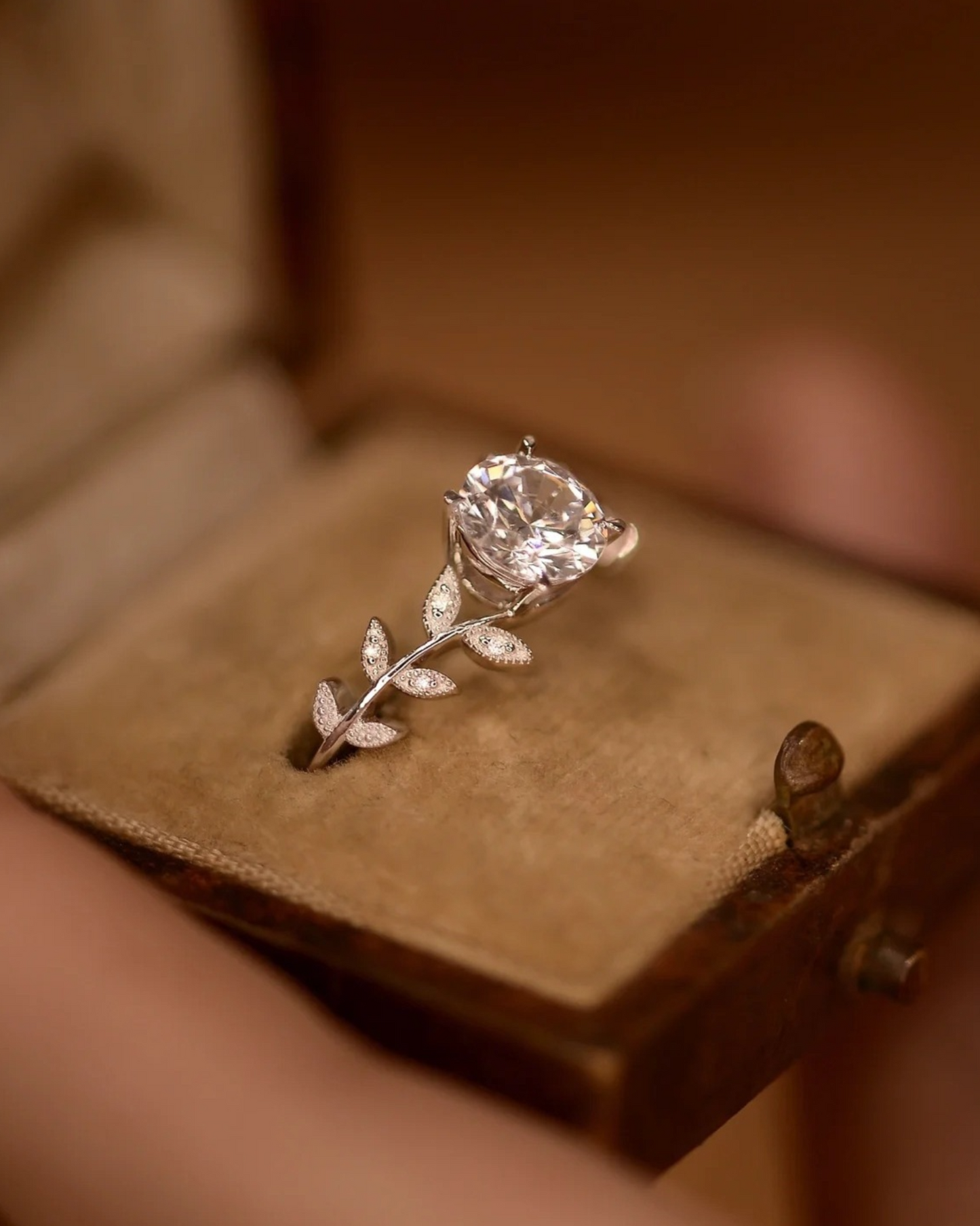 Moissanite Eden Vine Ring | Ring | Moissanite & 18k Gold – Lunari Jewellery