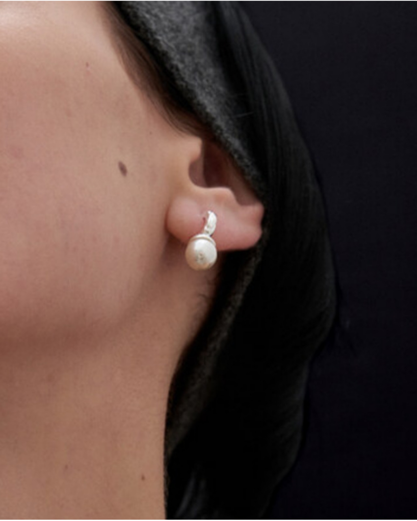 Cradle Pearl Huggies | Earrings | Natural Pearl & 18k Gold – Lunari Jewellery