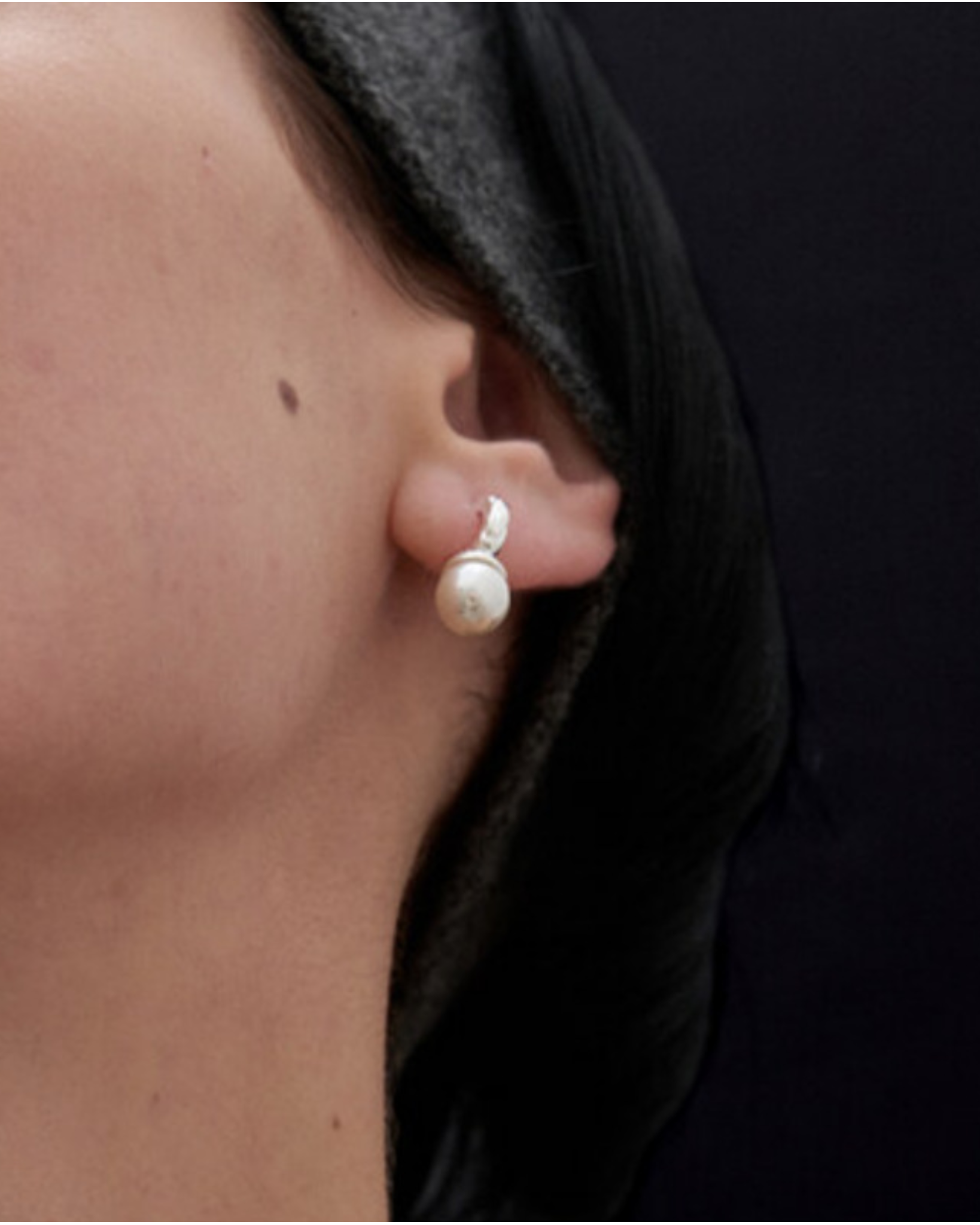 Cradle Pearl Huggies | Earrings | Natural Pearl & 18k Gold – Lunari Jewellery